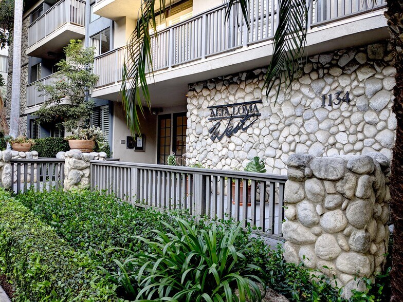 Entrance - 1134 Alta Loma Rd