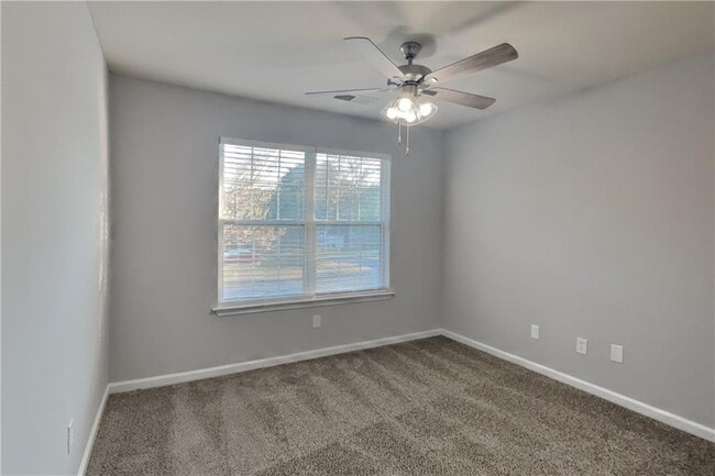 Building Photo - 1675 Huntcrest Park SW