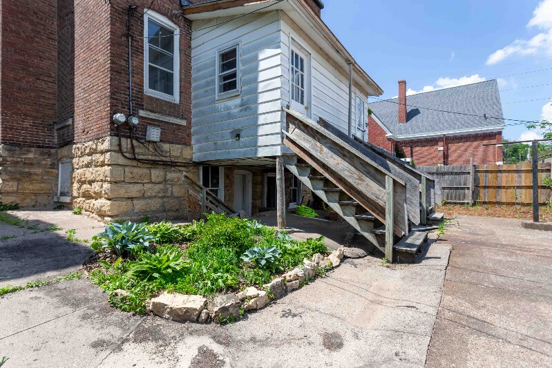 Building Photo - 1658 Iowa St
