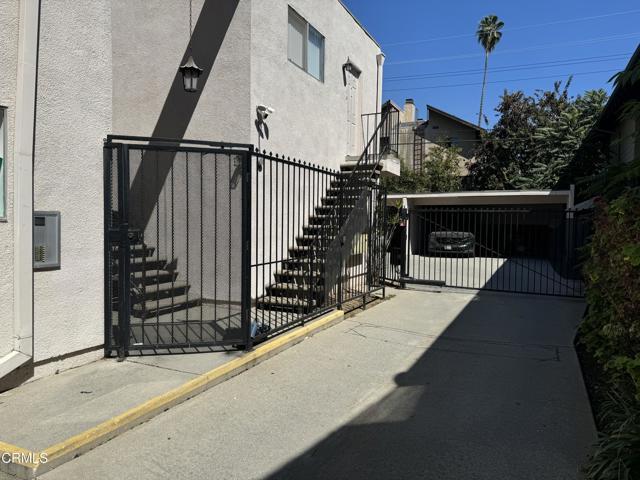 Building Photo - 48 S Oak Ave