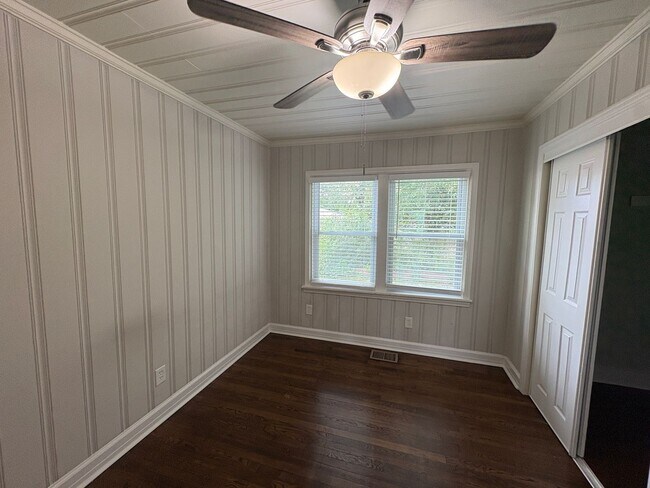 Building Photo - Your Next Home Awaits – Spacious Rental in a Convenient Location