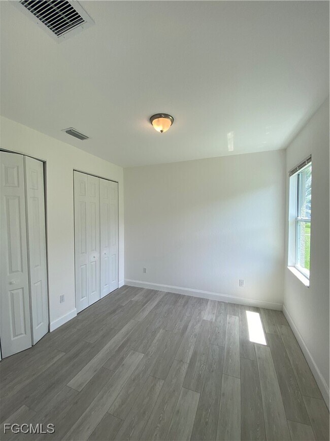 Building Photo - 3423 SW 6th Pl