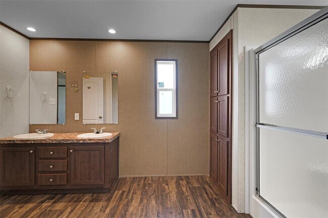 Building Photo - 111 Little Lp