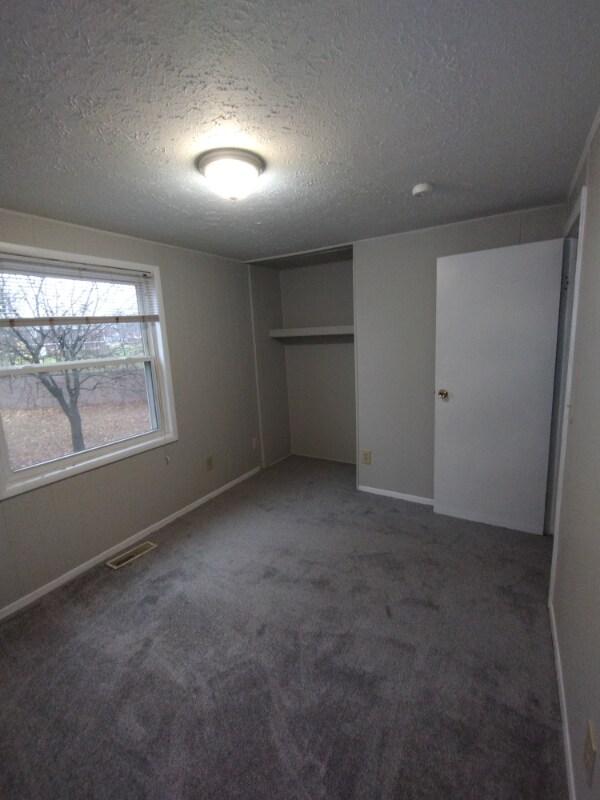 Building Photo - 1085 Catskill Dr