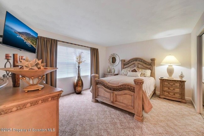 Building Photo - 11 Gilroy St