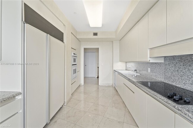 Building Photo - 2 br, 2.5 bath Condo - 9601 Collins Ave Ap...