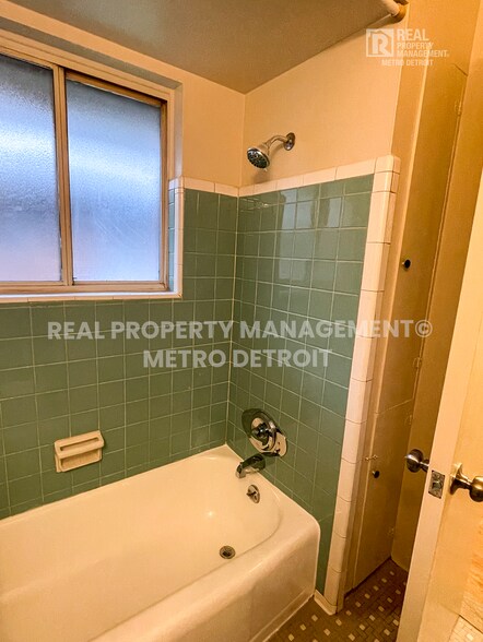 Building Photo - 4192 Drouillard St