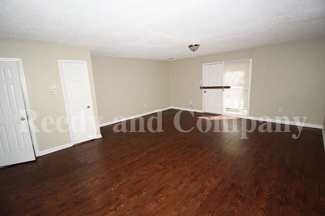 Building Photo - 3434 Dungreen St