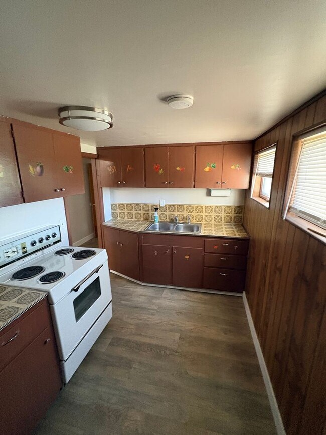 Building Photo - Charming 3-Bedroom Home with Large Yard & Ideal Multi-Generational Living Setup