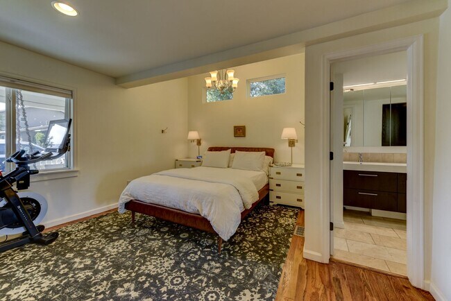 Building Photo - 303 E Chester St