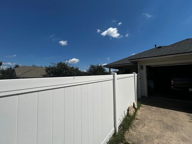 Building Photo - Charming 3 beds 2 baths in Pflugerville!