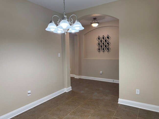 Building Photo - 517 Whittmen Ave