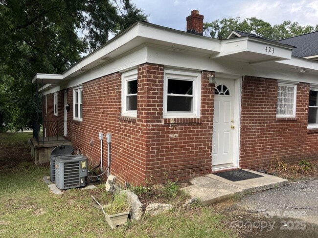 Building Photo - 423 W Kingston Ave