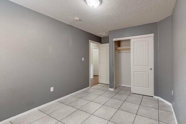 Building Photo - 1131 Desert Sunflower Dr NE