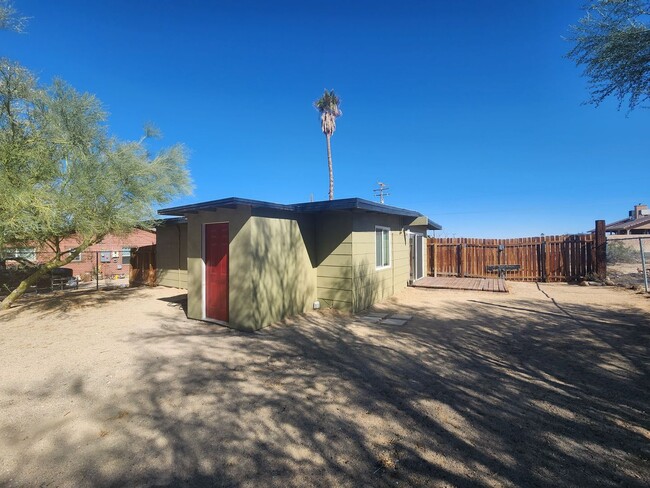 Building Photo - 2 Bedroom 1 Bathroom