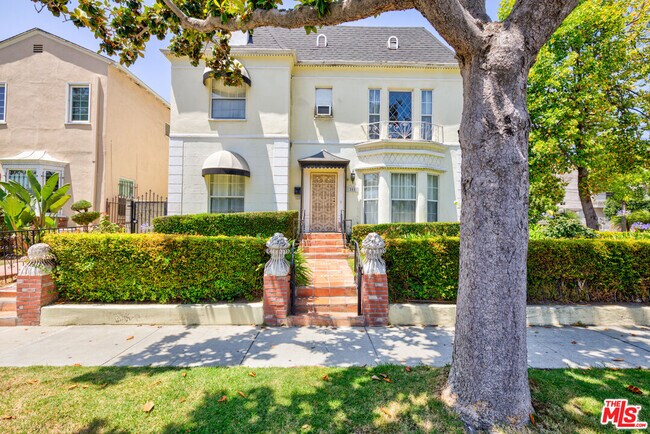 Primary Photo - 203 S Doheny Dr