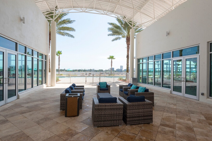 Building Photo - 231 Riverside Dr