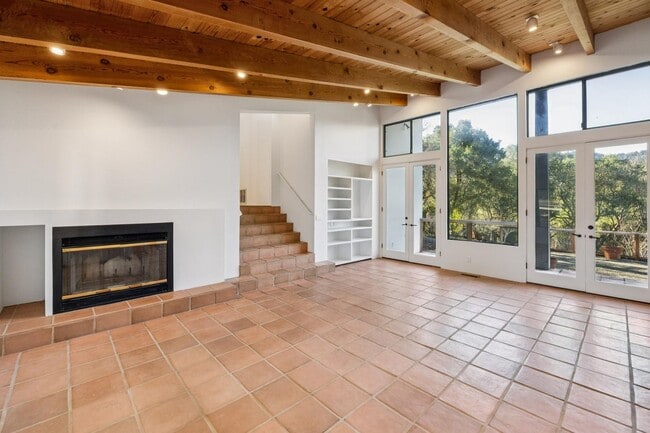 Building Photo - Charming 4BR Home Available in Private Portola Valley Cul de Sac