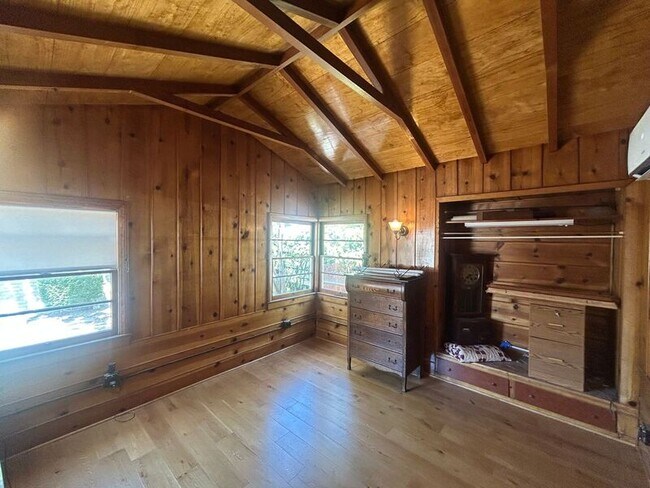 Building Photo - 2434 Florencita Dr W