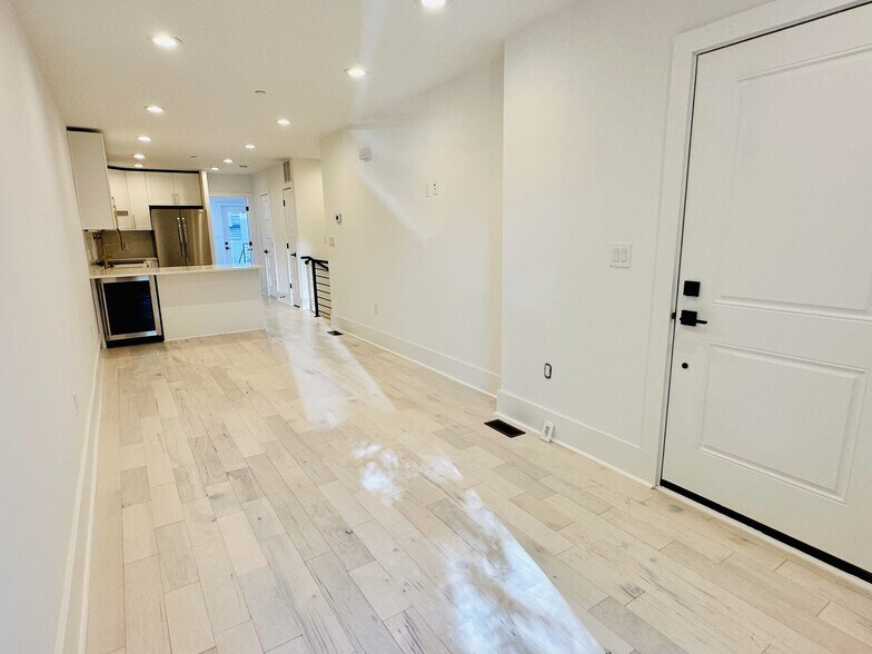 Building Photo - 1314 1/2 5th St NW