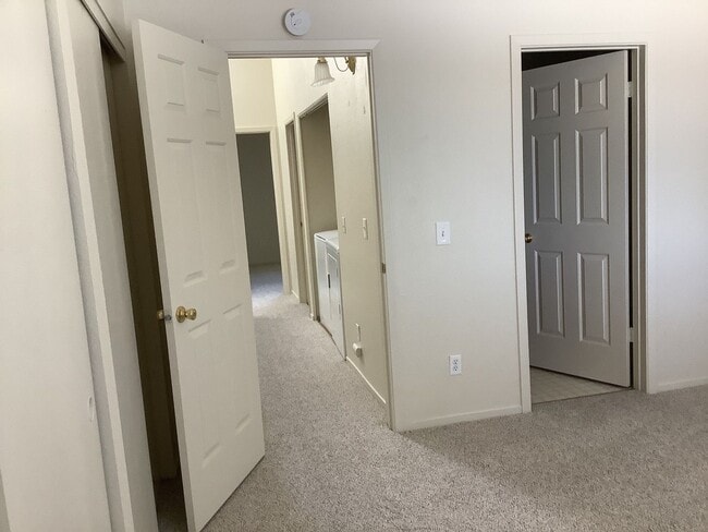 Building Photo - Centrally Located 2 Bedroom Townhome