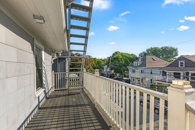 Building Photo - 3bed/2 bath in Brighton