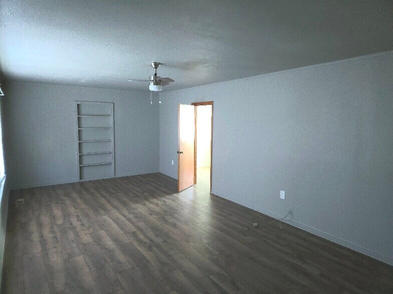 Building Photo - 1305 Edna Pl