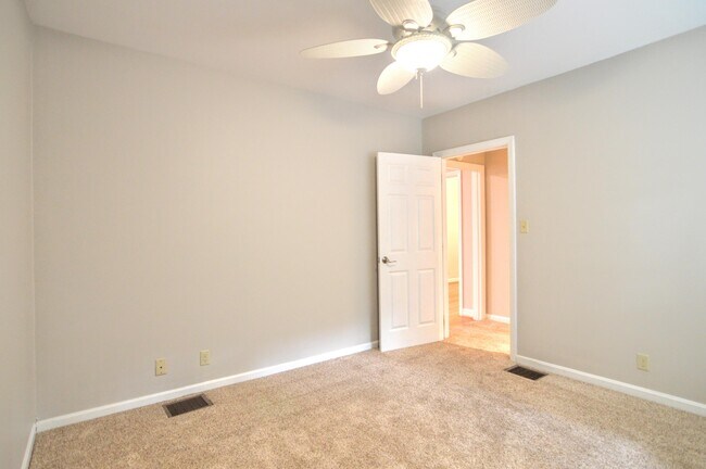 Building Photo - 215 Fort Mitchell Ave