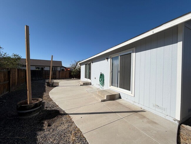 Building Photo - 221 Endeavor Ln