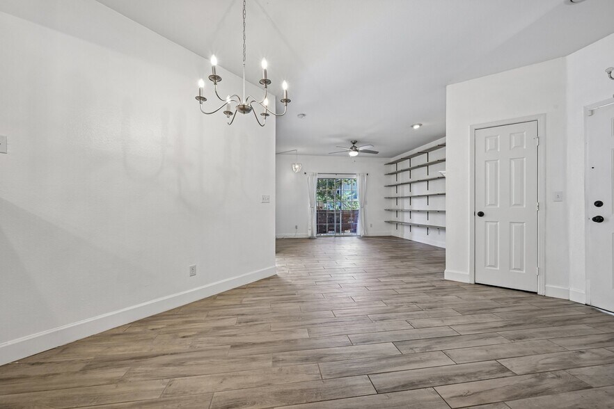 Building Photo - 8747 E Dry Creek Rd