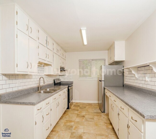 Building Photo - 1225 Birchwood St
