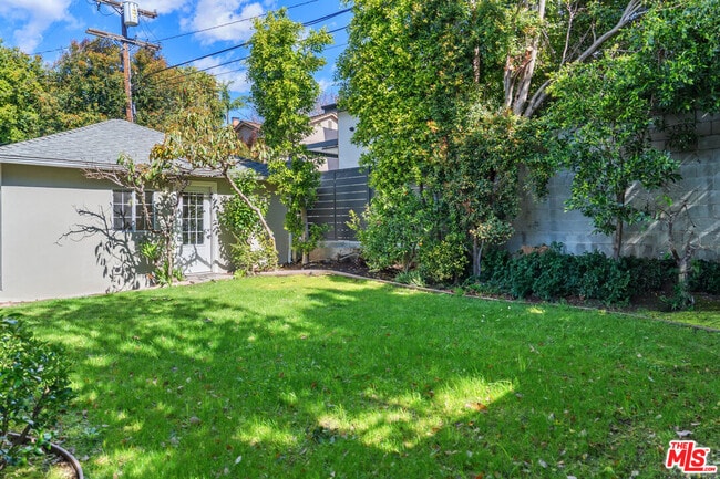 Building Photo - 2124 Hillsboro Ave