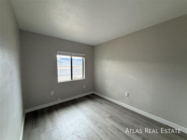 Building Photo - 1537 W Pierce St