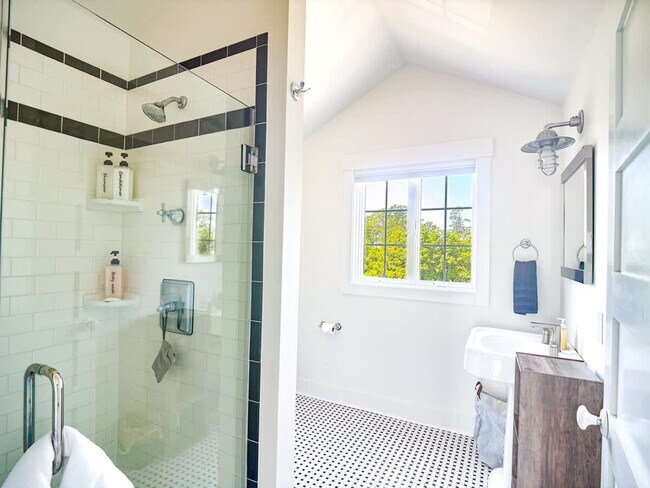 Building Photo - 15378 Holly Dr