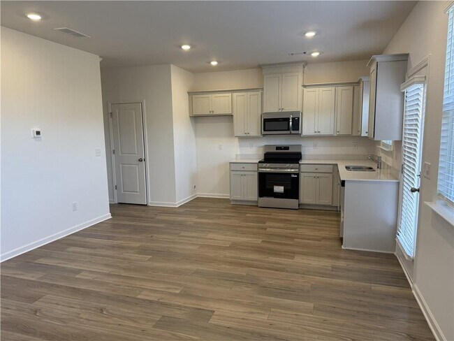 Building Photo - 156 Milledge Cmns Dr NE