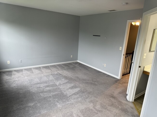 Building Photo - 384 Reston Cir