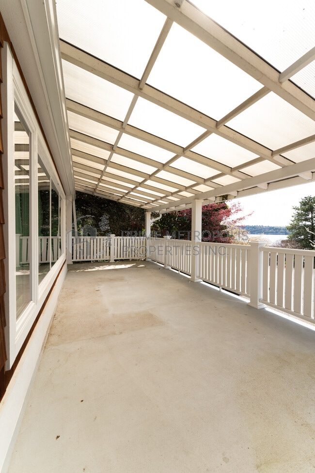 Building Photo - 7461 W Mercer Way