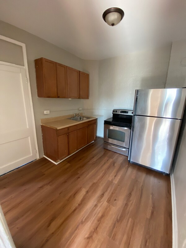 Building Photo - 445 Albany Ave