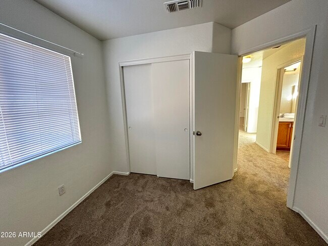 Building Photo - 3809 W Oregon Ave