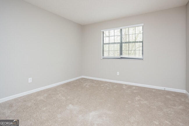 Building Photo - 140 Paces Way