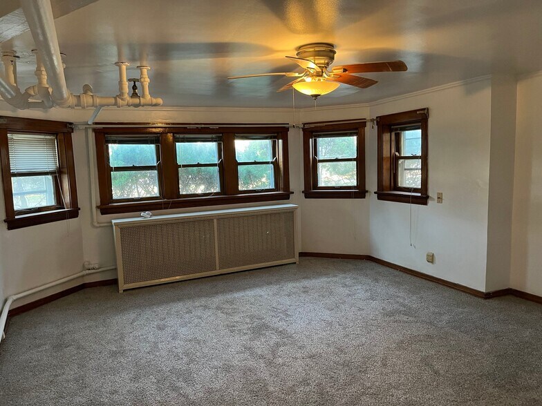 Building Photo - 1915 Kenilworth Ave