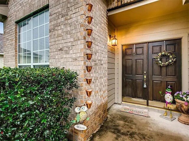 Building Photo - 2221 Speidel Dr