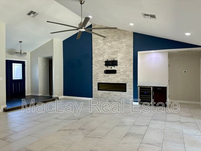 Building Photo - 16020 S 39th Pl