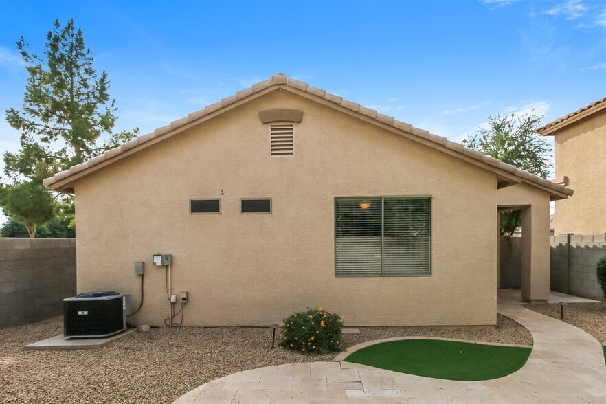 Building Photo - 1990 E Browning Pl