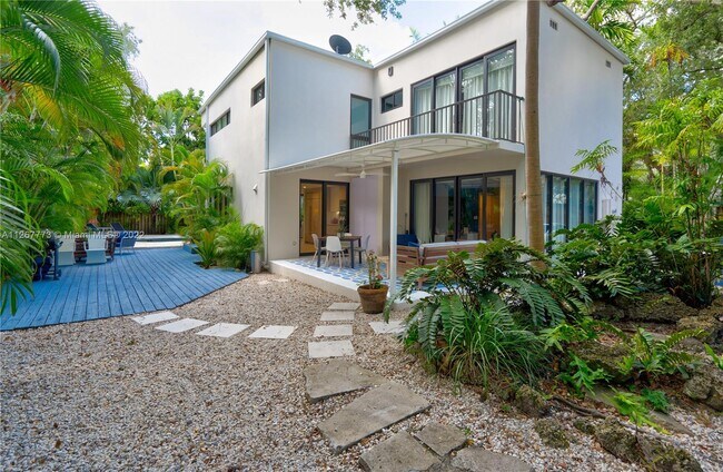 Building Photo - 2755 SW 2nd St