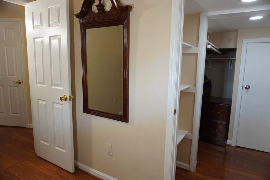 Building Photo - 8381 Township Dr