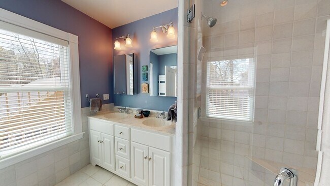 Building Photo - 52 Hillsdale Rd