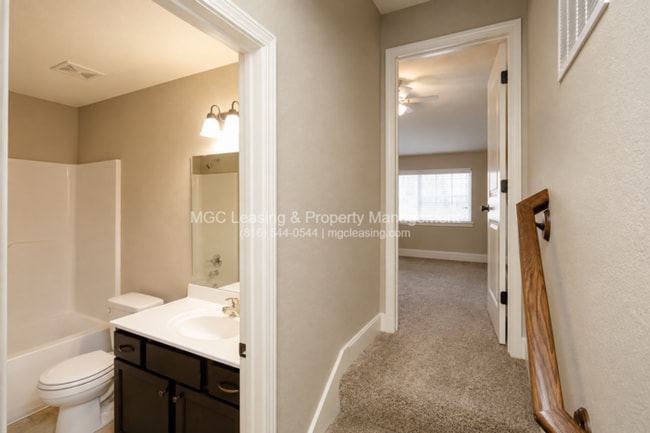 Building Photo - Eagle Creek Luxury Townhome