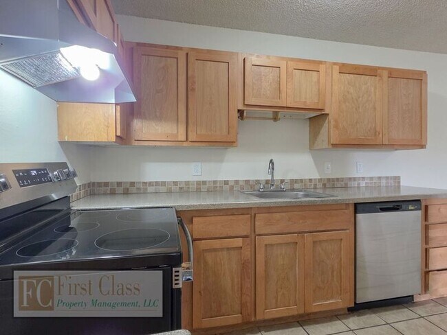 Building Photo - 17150 SW Heritage Ct