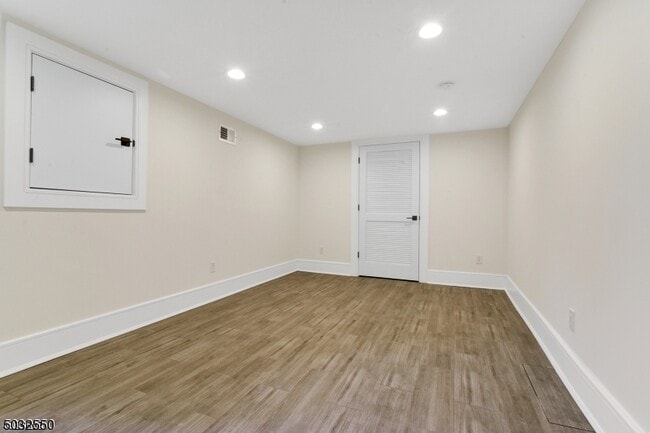 Building Photo - 651 Grove St